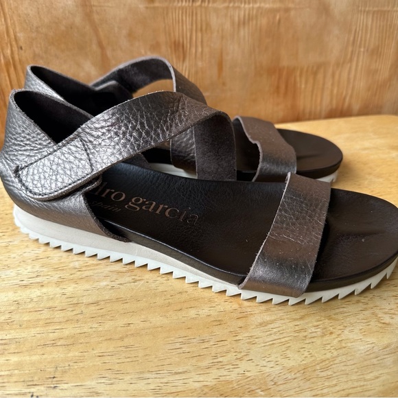 Pedro Garcia Metallic Leather Flat Low Heel Open Toe Sandals - Picture 9 of 16